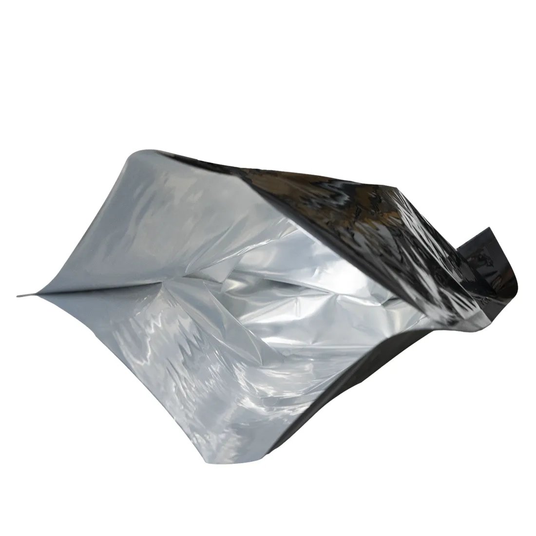 Strygeposer i transparent plast med mål på 30 x 45 cm. Poserne er lukket i bunden og åbnes øverst, hvor kanten har en let bølget form. Materialet har en glat overflade med en let skinnende finish, der reflekterer lys. Poserne har en neutral farve, hvilket giver et enkelt og funktionelt udtryk.