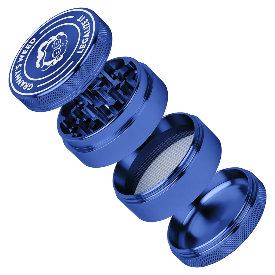 En blå, rund krydderkværn med en diameter på 55 mm præsenterer sig med en glat, metallisk overflade og en let reflekterende finish. Kværnen har en indgraveret tekst, "Legalize It", og små, skarpe tænder indvendigt til at male krydderier. Den er opdelt i to sektioner, som kan skrues sammen. Detaljerne fremhæver et moderne og stilrent design.