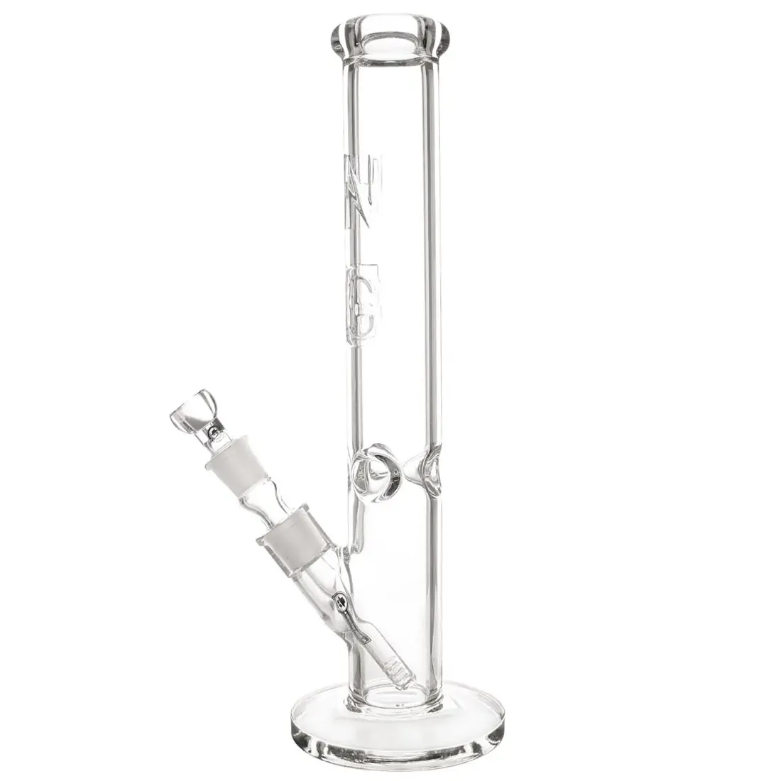 En keramisk krus med en dyb blå farve pryder overfladen, hvor et unikt mønster af hvidt og gråt skaber et kontrastfuldt design. Kruset har en glat, skinnende tekstur, mens dets hank er buet og robust. Bunden er flad og stabil, hvilket giver en solid base. Det samlede look udstråler elegance og stil.