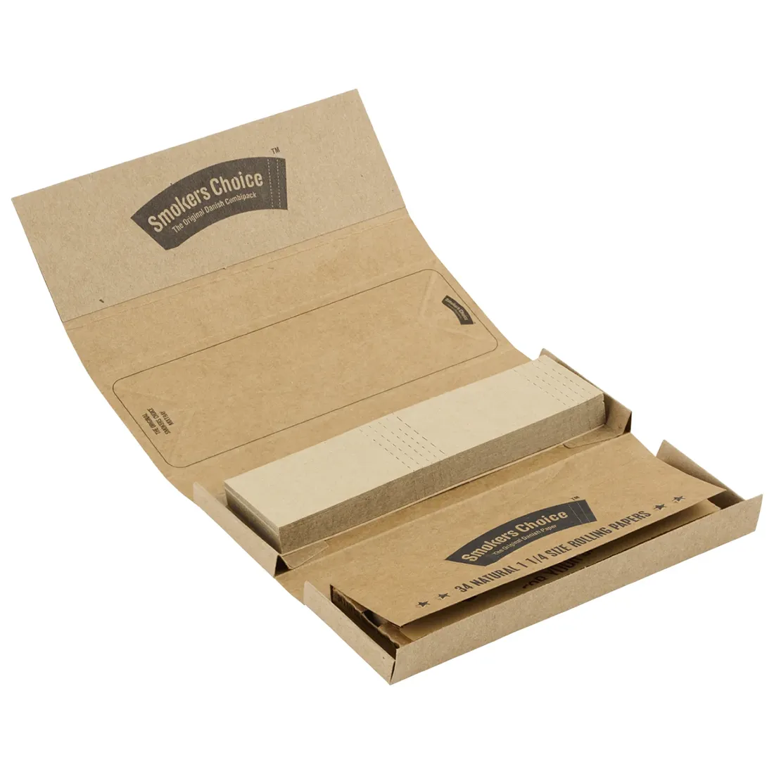 Rullepapir i en brun nuanceret emballage præsenterer sig med en mat overflade og en minimalistisk design. Forpakningen har en firkantet form med tydelig tekst i hvid og sort, der angiver produktets type. Indholdet består af rullepapir og tipper, synligt gennem emballagens åbning. Materialet fremstår let og fleksibelt, mens kanterne er skarpe og velafskårne.