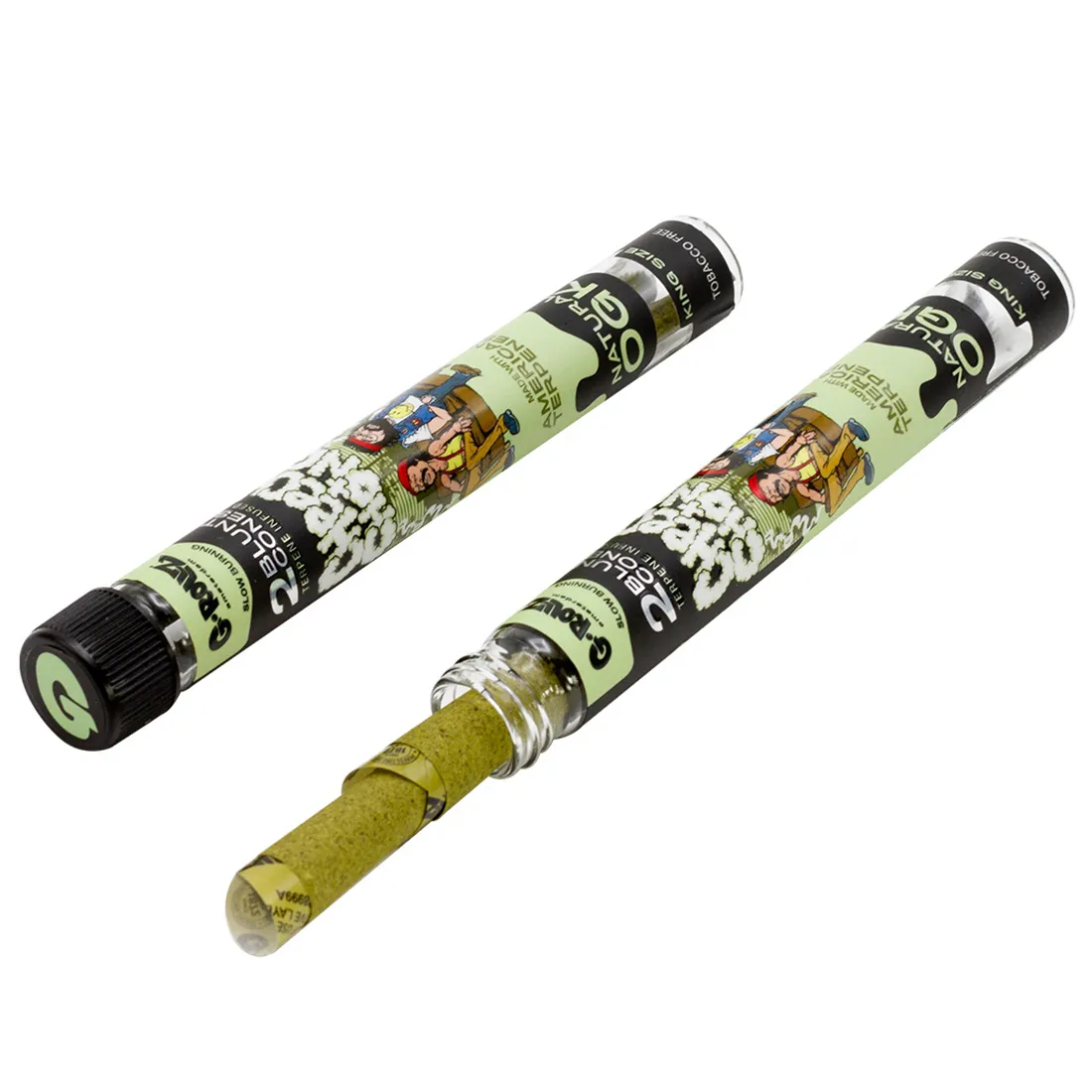 G-Rollz x Cheech and Chong naturlige OGK king size blunts præsenterer sig i en elegant, rektangulær pakke med et farverigt design. Pakken har en mat overflade med detaljerede illustrationer i nuancer af grøn, rød og sort. Øverst ses et logo med karakteristiske skrifttyper, mens der nederst er angivet produktnavnet. Kanten er præcist skåret, og teksturen føles glat.