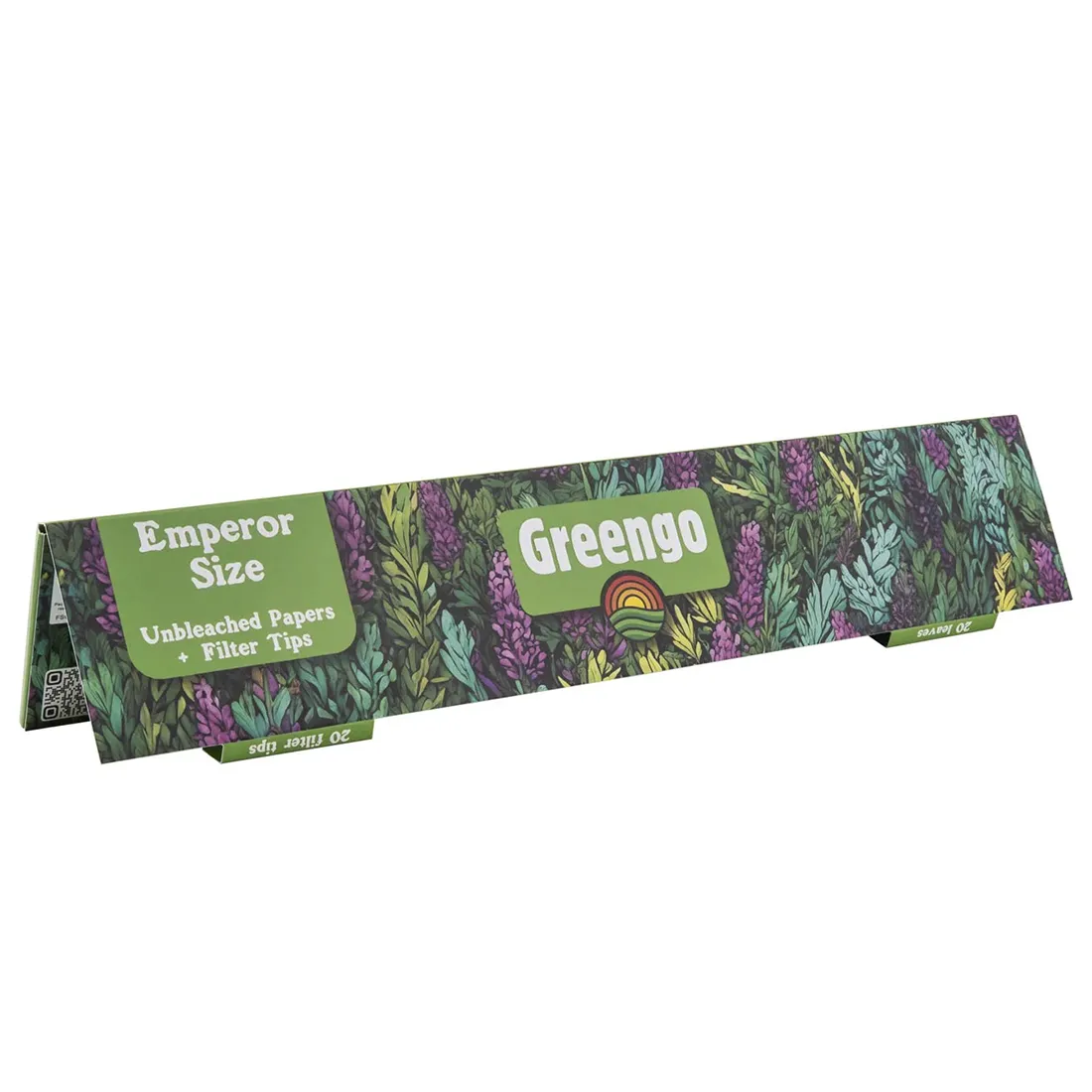 En stor, firkantet pude pryder en blød, grøn overflade. Puden er dækket af et mønster med nuancer af lysegrå og mørkegrå, der danner en subtil kontrast. Teksturen fremstår glat og ensartet, mens kanten er let afrundet. Puden er placeret centralt, hvilket giver en harmonisk balance i det samlede udtryk.