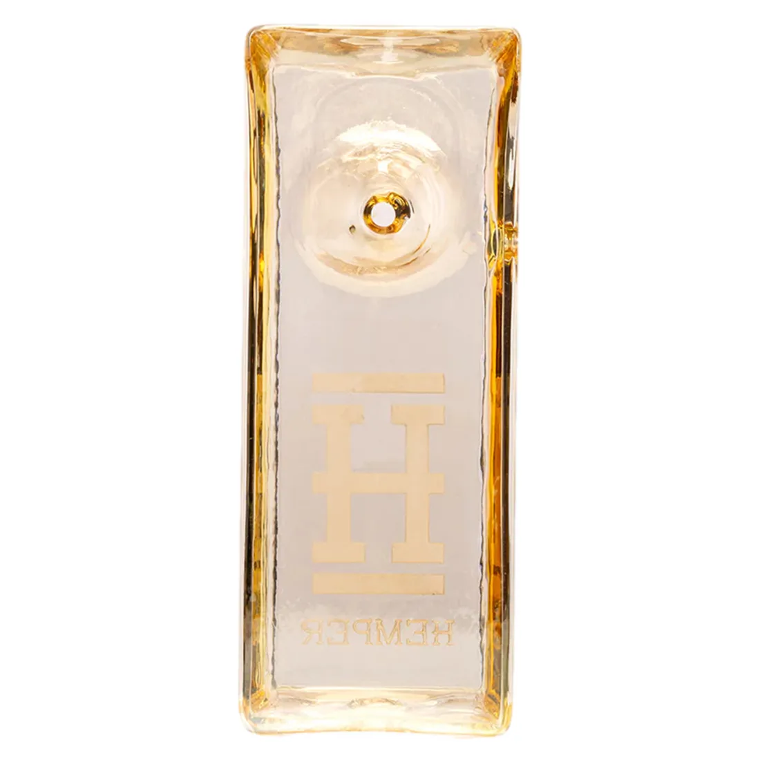 En rørformet genstand i guld med en glat, metalagtig overflade og en let reflekterende finish. Den har en buet form og en aflang, smal åbning i den ene ende, som er designet til at være ergonomisk. Overfladen har en ensartet glans uden synlige mærker. Røret hviler fladt på en neutral baggrund, der fremhæver dets detaljer.