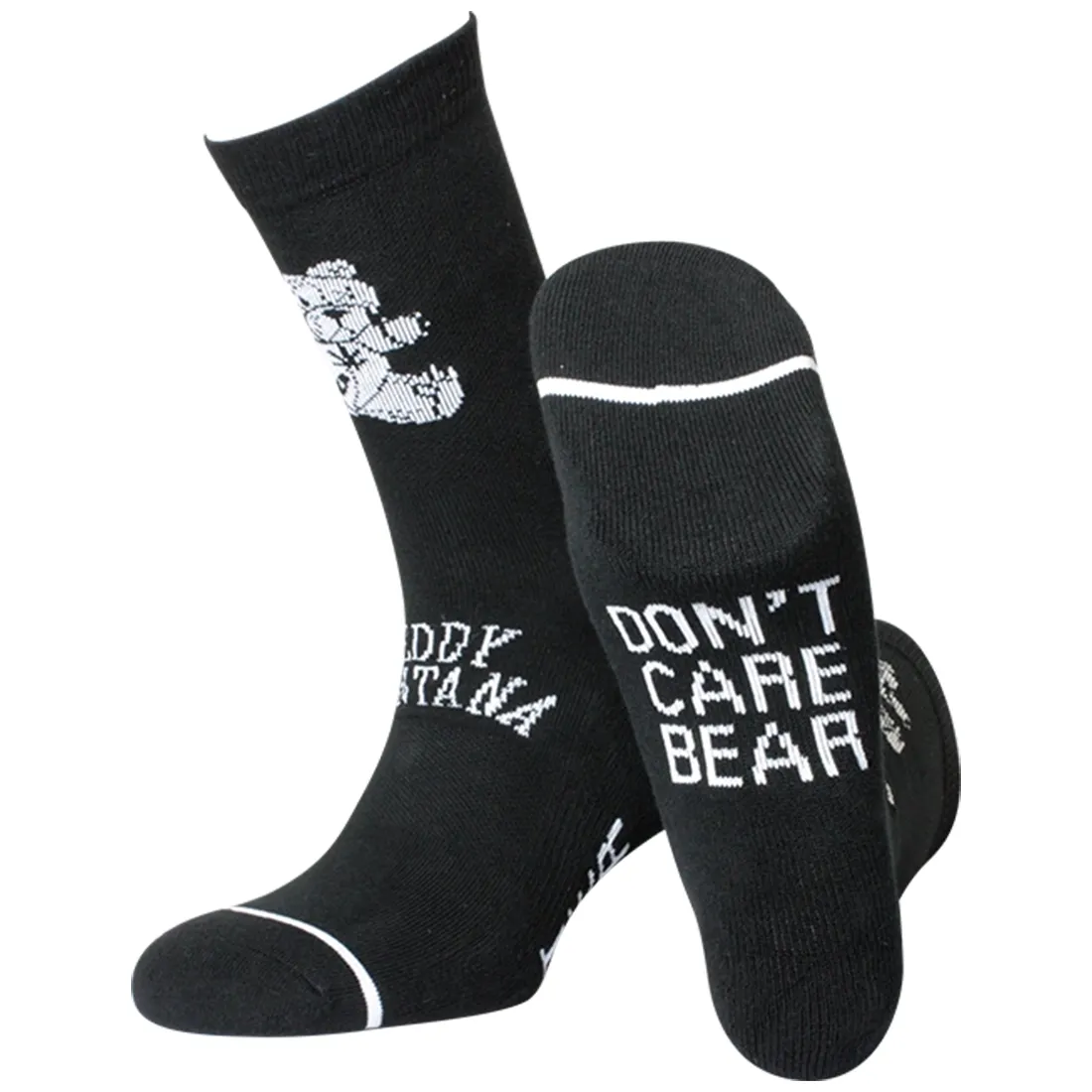 Crew-strømperne præsenterer sig i en blød, teddy-lignende tekstur med en varm, brun farve inspireret af Montana. Mønsteret er ensartet og uden synlige logoer eller symboler. Strømperne har en ribbet kant øverst, der sikrer en god pasform, og de er designet til at nå anklen, hvilket giver en behagelig dækning og komfort.