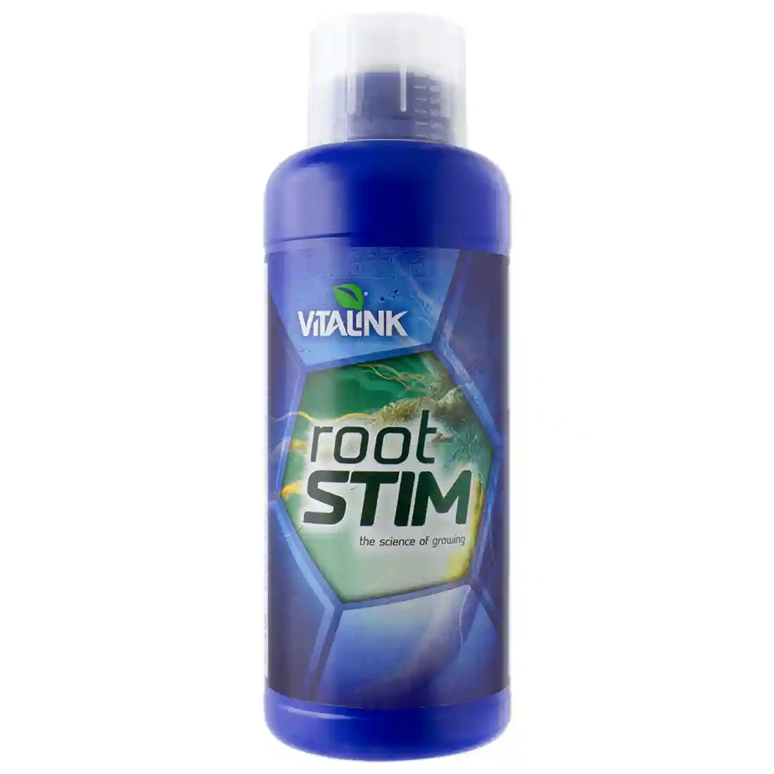 En transparent plastflaske med en skruehætte i sort farve. Flasken indeholder en klar væske med en let gylden nuance. Etiket i grønne og hvide farver pryder flaskens front, med tydelig tekst og symboler, der angiver indholdet. Flaskens form er cylindrisk, og dens overflade har en glat tekstur.