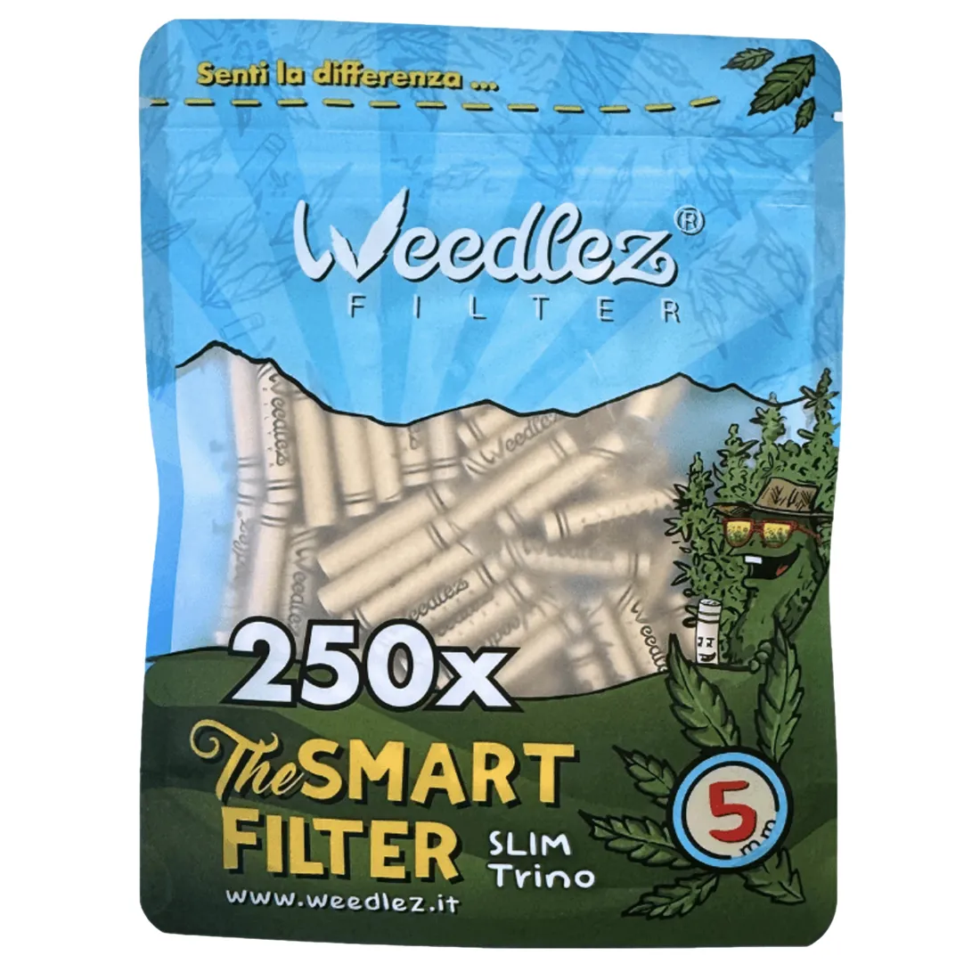 Slim trino rør i klart glas præsenterer et elegant design med en diameter på 5 mm. Røret har en slank form med en let buet struktur, der afsluttes med en bredere åbning øverst. Overfladen er glat og gennemsigtig, hvilket gør indholdet synligt. Farven er klar og reflekterer lys, hvilket skaber en skinnende effekt.