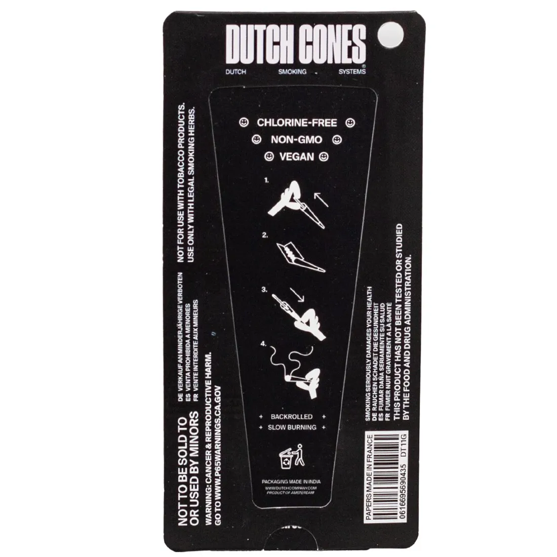 Tre store, hvide papirskegler står oprejst, hver med en glat overflade og en spidse top. Keglerne har en let transparent struktur, der afslører en fin tekstur, som giver dem en let krøllet effekt nær bunden. De er placeret tæt på hinanden, med en svag skygge, der tilføjer dybde til kompositionen.