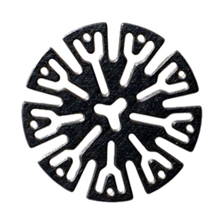 Tre vaporizere i titanium præsenteres med en glat, metalisk overflade, der reflekterer lyset. Hver enhed har en cylindrisk form med en let buet top. Detaljer som små perforeringer og indgraverede mønstre tilføjer tekstur. Farven er ensartet sølvgrå, og de er placeret tæt sammen for at fremhæve deres identiske design.