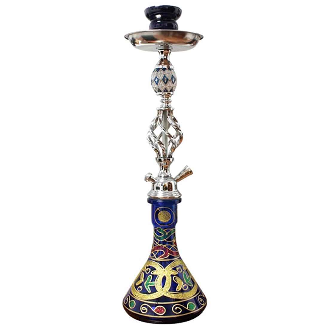 En sort keramisk vase med en glat overflade og en buet form. Vasen har en let udvidelse mod toppen og en smal hals, der afsluttes med en bred åbning. Den matte finish giver et elegant udtryk, mens den mørke farve skaber kontrast til eventuelle blomster eller planter, der kan placeres i den.