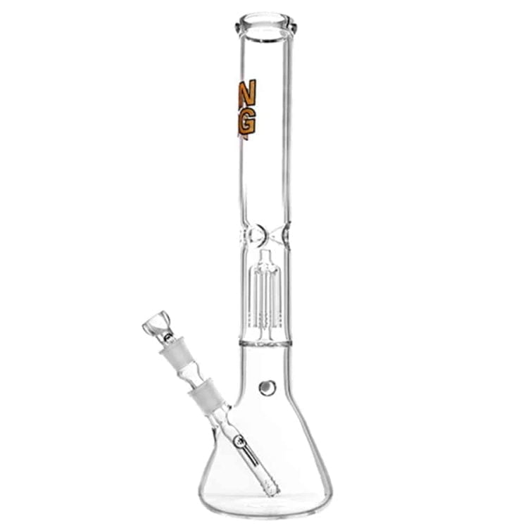 En 50 cm høj perkolator i klart glas prydet med guldfarvede detaljer. Den har en slank, cylindrisk form med en bred bund og en smal hals. Øverst er der en kroneformet åbning med flere rør, der strækker sig udad. Overfladen er glat med en let reflekterende finish, der fremhæver de guldede elementer og giver en elegant kontrast til glasset.