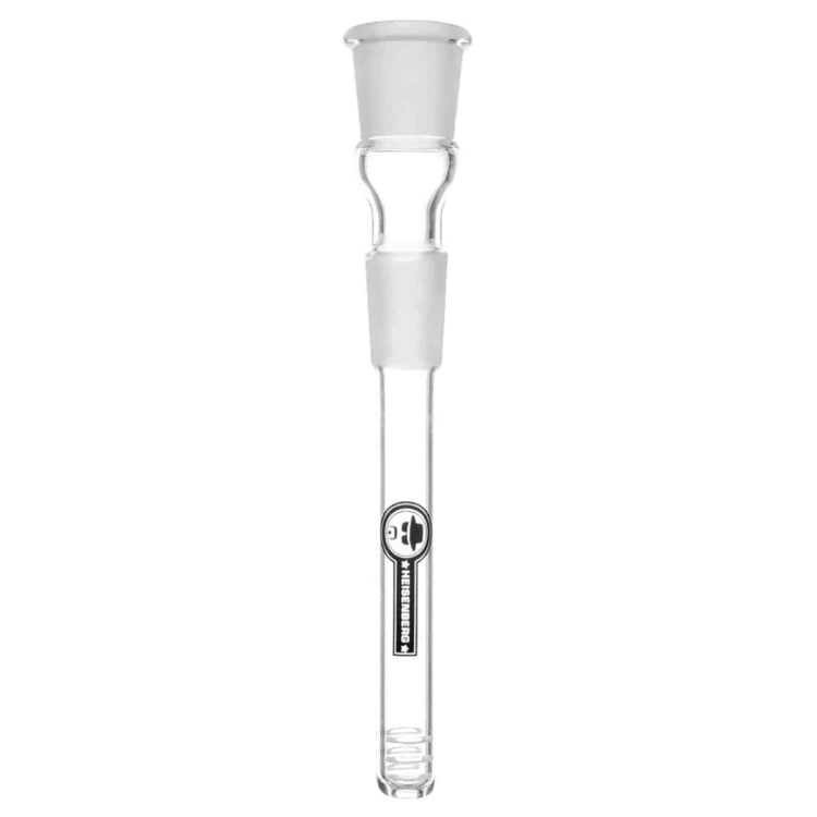 En slithole adapter i stål præsenterer sig med en robust, cylindrisk form. Overfladen er glat og skinnende, med en sølvfarvet finish. Den har et gevind i den ene ende og en flad, åbning i den anden, der muliggør tilslutning. Adapteren er præcist udformet med klare, skarpe kanter og inkluderer mærkninger for dimensioner og specifikationer.