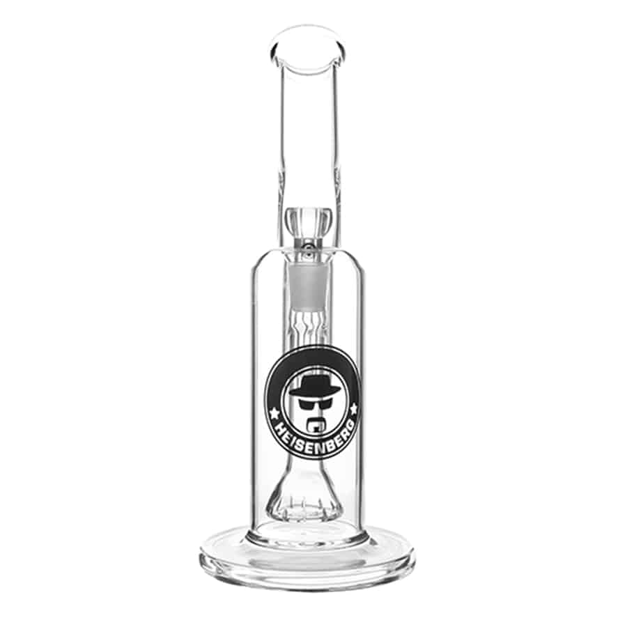 En rund, sort keramisk skål med en glat overflade og en let blank finish. Skålen har en bred, flad kant og en dyb bund, der skaber en kontrast mellem det matte indre og den skinnende yderside. Indvendigt er skålen prydet med en fin, marmoreringseffekt i grå nuancer, der tilføjer dybde og karakter til designet.