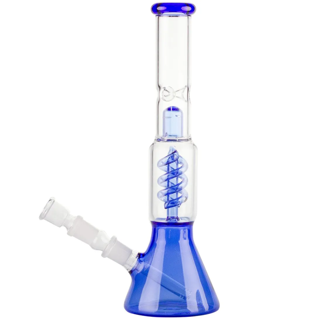 En lys blå vandpibe med en glat, skinnende overflade pryder midten af kompositionen. Den har en elegant, slank form med en rund skål, der er let buet. Slangen er flettet i en mørkere nuance, hvilket skaber kontrast. Der er detaljer i form af metalkomponenter, der tilføjer en industriel karakter, mens den samlede struktur udstråler en moderne æstetik.