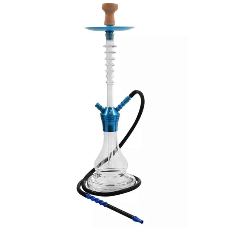 Kaya elox 630CE i en dyb blå farve præsenterer en elegant, glat overflade med en let metallisk glans. Den rektangulære form har afrundede kanter, og de fine linjer skaber et stilrent design. På fronten er der en række knapper i sølvfarve, og en digital skærm indikerer funktioner. Mønstret i overfladen tilføjer tekstur og dybde.