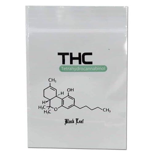 Lynlåseposer præsenteres i sort med et bladmotiv, der dækker en del af posens overflade. Poserne måler 40 x 60 mm og er pakket i en bunke af 100 stk. Materialet er gennemsigtigt, hvilket giver indholdet mulighed for at være synligt. Lynlåsen er tydelig og funktionel, med en glat, tæt lukning.