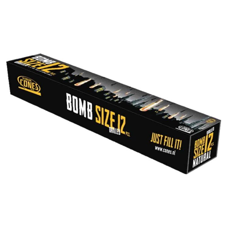 Tolv kegleformede objekter er præsenteret i en tætsammenpakket formation. Hver kegle har en glat overflade i en lys, ensartet farve. Kanten er præcist afskåret, hvilket giver en skarp profil. Materialet ser plastisk ud, og de enkelte kegler er ensartede i størrelse og form. Der er ingen synlige mærker eller teksturer på overfladen.