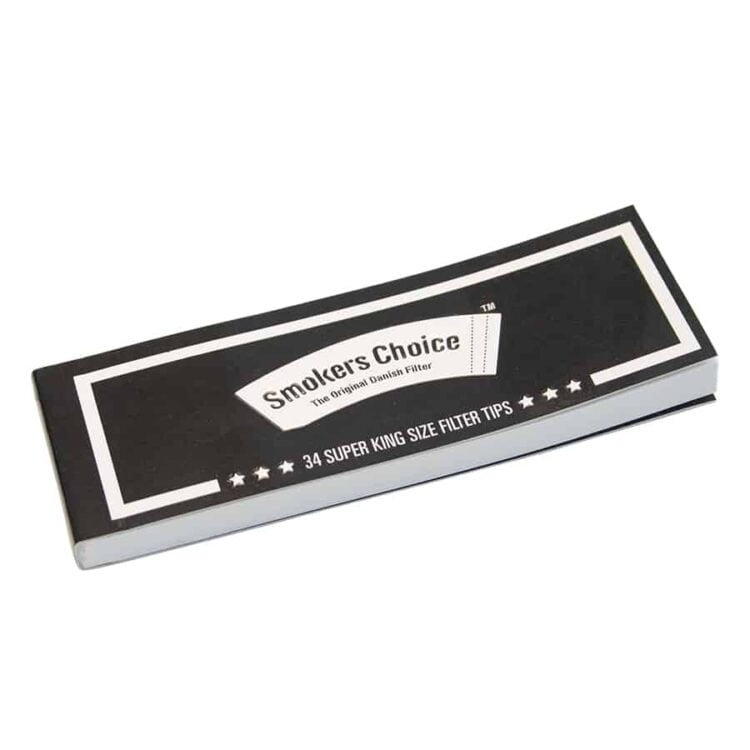 Smokers Choice Black Super King Size Filtertips-hæftet indeholder 34 slanke sorte filterspidser, ideelle til dem, der sætter pris på en raffineret rygeoplevelse.