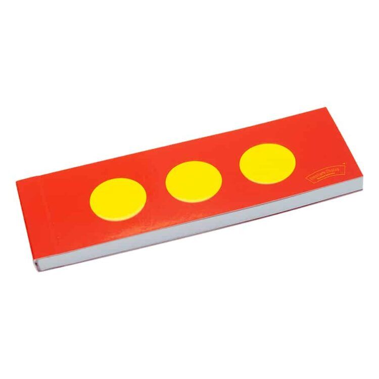 Super King Size filtertips præsenteres i en pakke med en sort og grøn farvekombination. Forsiden viser et grafisk mønster og teksten "Smokers Choice" i hvid skrift. Pakken har en rektangulær form med en lukning i toppen. Filtertipsene er lette og har en glat tekstur. Indholdet er synligt i den åbne pakke med en blød, hvid farve.