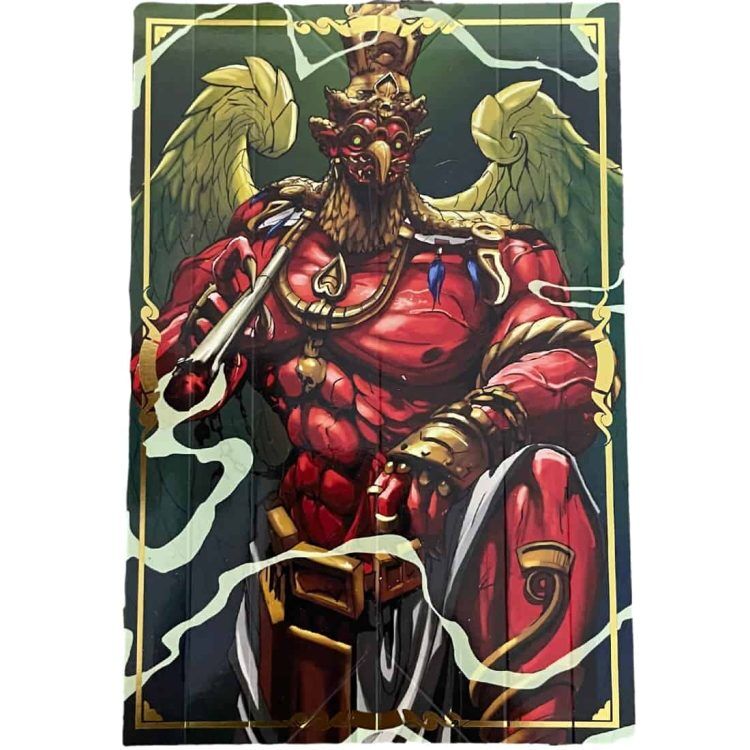 En rektangulær mixerbakke i metal med en gylden overflade prydet af et detaljeret, sort mønster af en djævel, der holder en cigaret. Bakken har afrundede kanter og en let skrånende side, der giver en elegant form. Den glatte tekstur reflekterer lys og skaber en glansfuld effekt, mens bunden er flad for stabilitet.