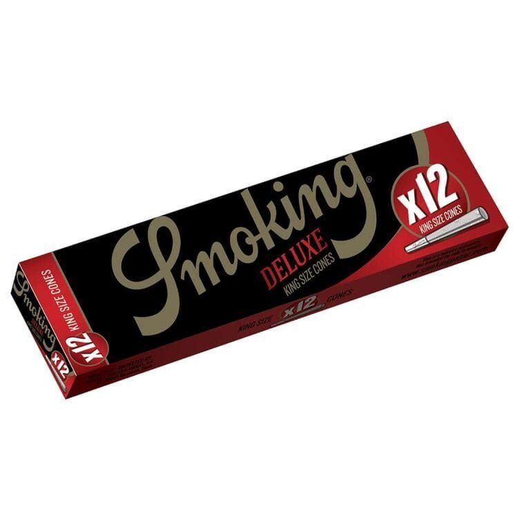 Twelve rørformede cigaretter i en elegant, sort emballage med en mat overflade. Hver cone har en stribet, hvid og guld dekorativ detalje ved toppen, som giver et luksuriøst udtryk. Den sorte baggrund skaber kontrast til de let gennemsigtige rør, der indeholder et fint, hvidt fyld. Emballagen er prydet med minimalistiske, stiliserede symboler og tekst.