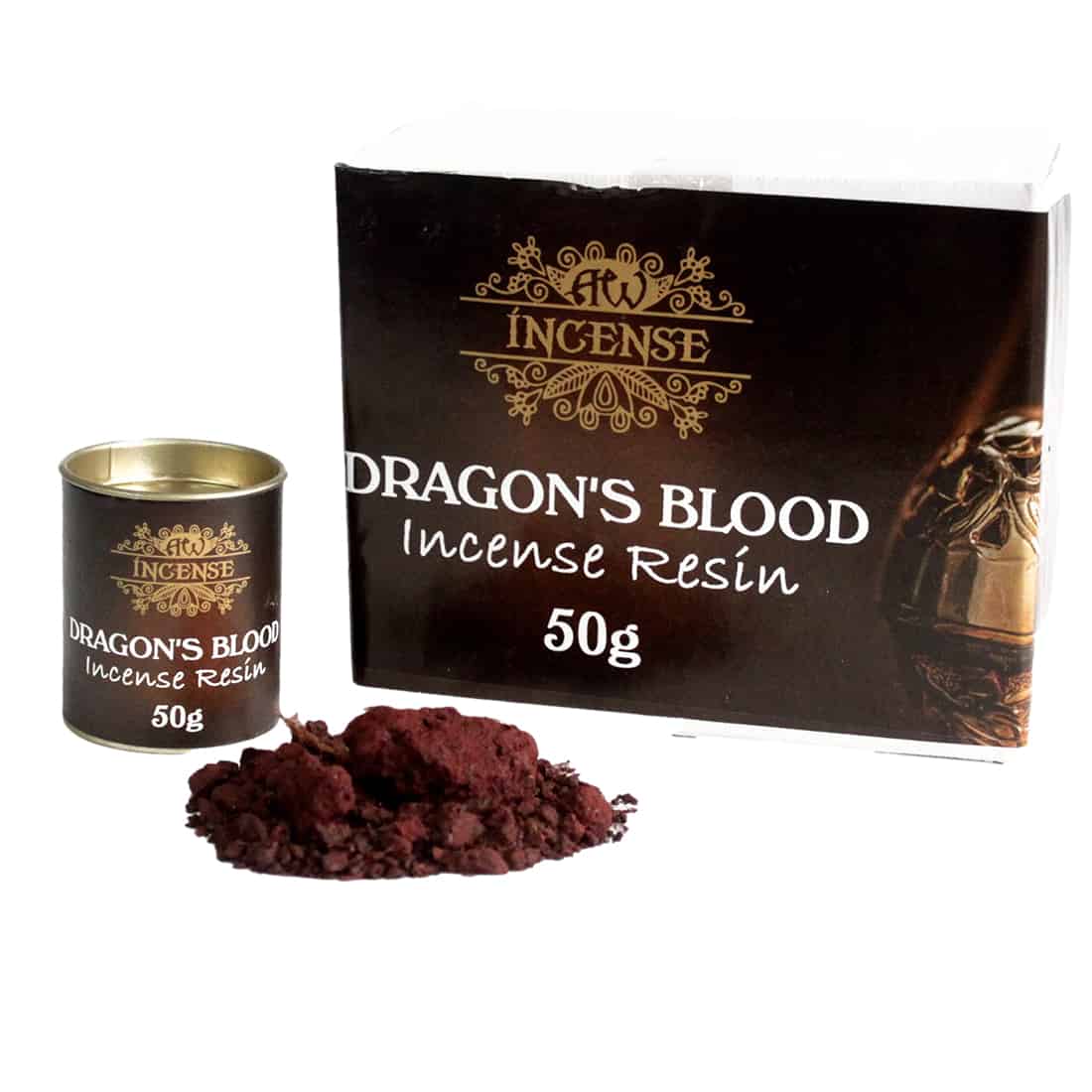 Rødt, krystallinsk harpiks med en glinsende overflade præsenteres i en lille mængde. De ujævne stykker varierer i størrelse, fra små flager til større klumper. Farven spænder fra dyb rød til let brunlig. Harpiksen er pakket i en transparent pose, der fremviser de detaljerede strukturer og mønstre, som skaber en organisk og naturlig æstetik.