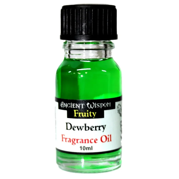 En klar, lille glasflaske med en skruehætte, der har en mørkeblå farve. Flasken indeholder en gyldenbrun væske, som har en let glans. Etiket på flaskens front præsenterer en dekorativ skrifttype med tekst, der angiver duftens navn. Flaskens form er slank og cylindrisk, hvilket giver den et elegant udtryk.