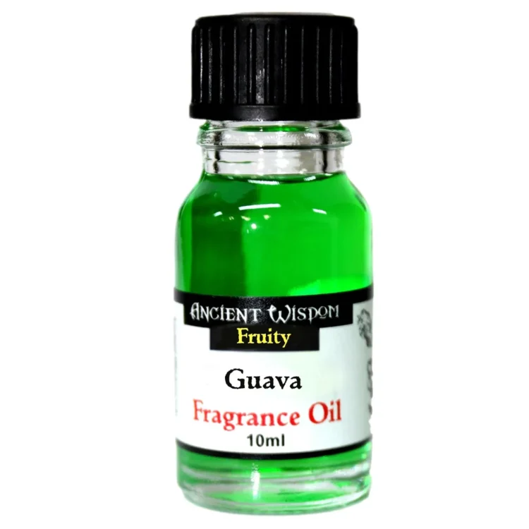 En lille, klar flaske på 10 ml, fyldt med gyldenbrun duftolie. Flasken har en elegant, sort skruelåg med en fin tekstur. Etiket på flaskens forside er hvid med sort tekst, der angiver produktets navn og indhold. Flaskeformen er rund med glatte kurver, der giver et stilrent udtryk.