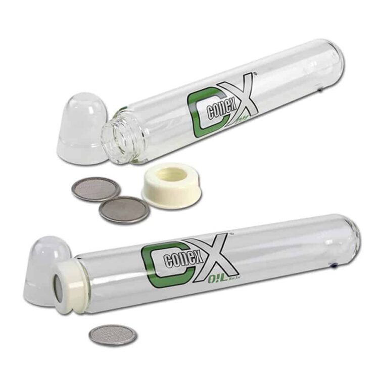 En sort, bladformet olieekstraktor i metal med en glat, mat overflade. Den har en 29 cm lang stilk, der ender i en bred, flad spids, designet til at fange og transportere olie. Konturerne er præcise med en let buet form, der giver et elegant udtryk. Ingen synlige knapper eller symboler pryder overfladen.