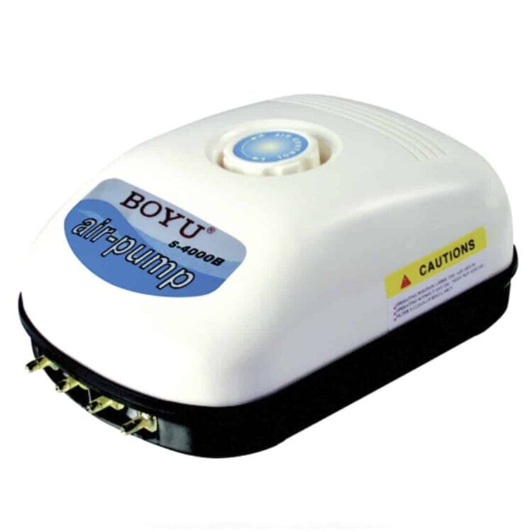 En sort luftpumpe med en glat overflade og en strømlinet form. Pumpen har en praktisk håndtag i en lys grå farve, som er ergonomisk designet. Der er to knapper på fronten, der er tydeligt markeret, og en ventilationsåbning på bagsiden. Den har en robust base, der sikrer stabilitet under brug.