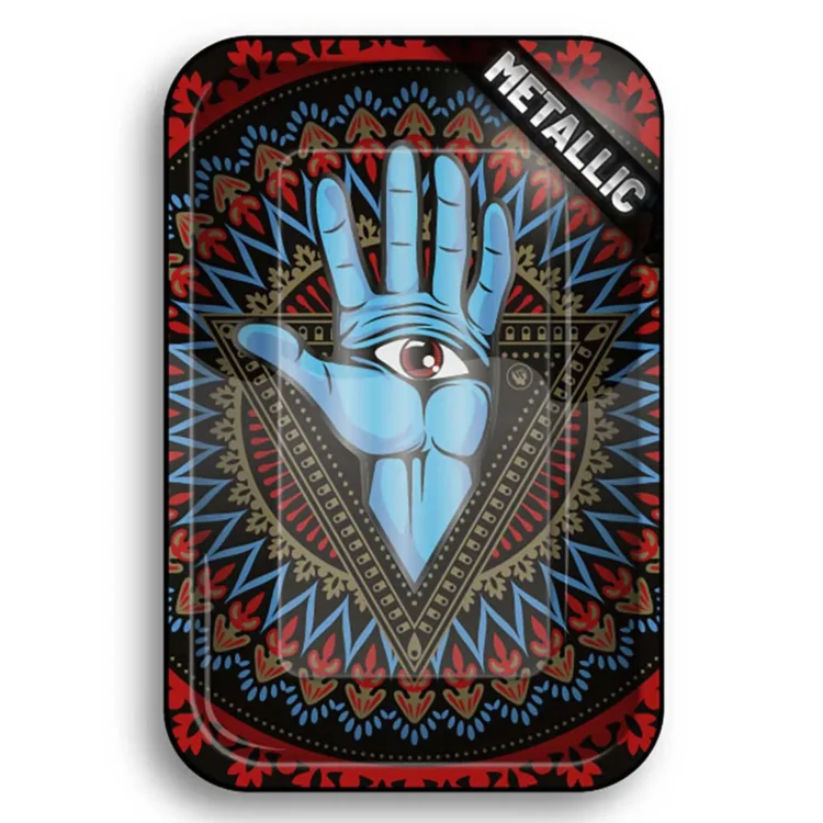 En rektangulær bakke med mål på 275 x 175 mm præsenterer et farverigt, abstrakt mønster med spiraler og øje-lignende former. Farverne spænder fra dyb lilla til lys grøn og orange, hvilket skaber en visuel dybde. Overfladen er glat med en let glans, der fanger lyset og fremhæver detaljerne i designet. Kanten er let forhøjet, hvilket giver en praktisk indramning.