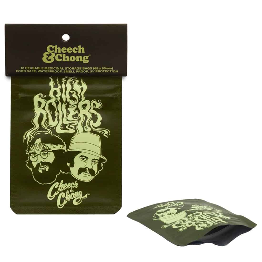 Et rørformet objekt i metallisk grøn og sort farve præget med grafiske elementer og tekst. Overfladen har en glat finish med en struktureret sort top. Der er detaljerede illustrationer og skrifttyper, der fremhæver et tema relateret til cannabis. Objektet har en cirkulær form med let afrundede kanter, hvilket giver et moderne udtryk.