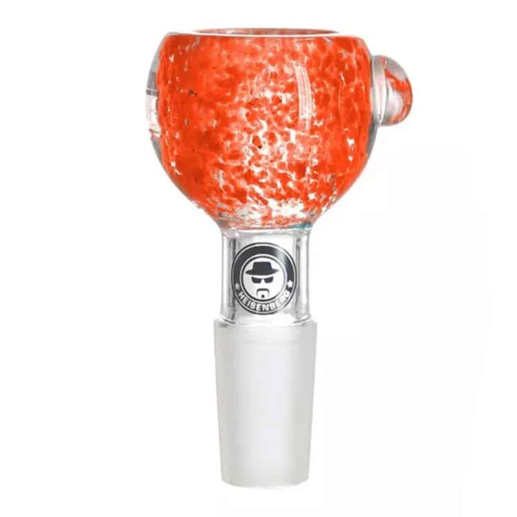 En skål i klar orange akryl med en glat, skinnende overflade. Skålen har en rund form med en flad bund og let skrånende sider, der afsluttes med en bred kant. Indersiden er ensfarvet orange, mens ydersiden har et subtilt mønster, der tilføjer dybde. Farven er livlig og gennemsigtig, hvilket giver en visuel lethed.