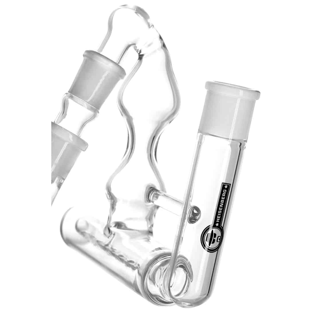 En metalbeholder med en cylindrisk form præsenterer sig i en blank sølvfarve. Beholderens overflade har en glat tekstur, mens den øverste del er forsynet med et sort greb. Der er indgraverede linjer og symboler, der angiver kapacitet og funktion. Beholderen står stabilt på en flad, sort overflade, der fremhæver dens skinnende finish.