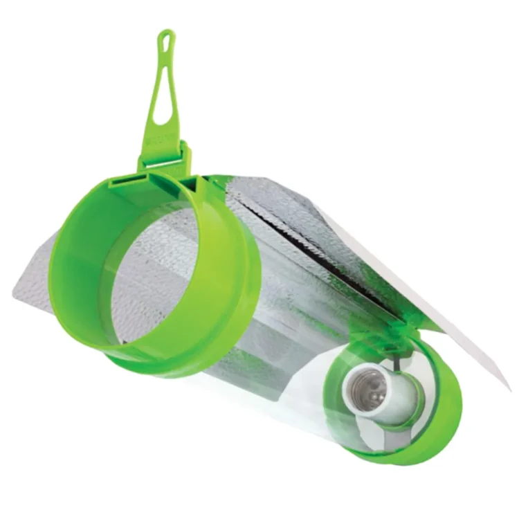 Luftkøleren har en cylindrisk form og er fremstillet af metal med en sølvfarvet overflade, som giver en glansfuld finish. Den er udstyret med en 125 mm åbning, der er forsynet med en skruegevind. Reflektoren har en glat, ensartet tekstur, og der er ingen synlige mærker eller symboler. Den er designet til at lede lys effektivt.