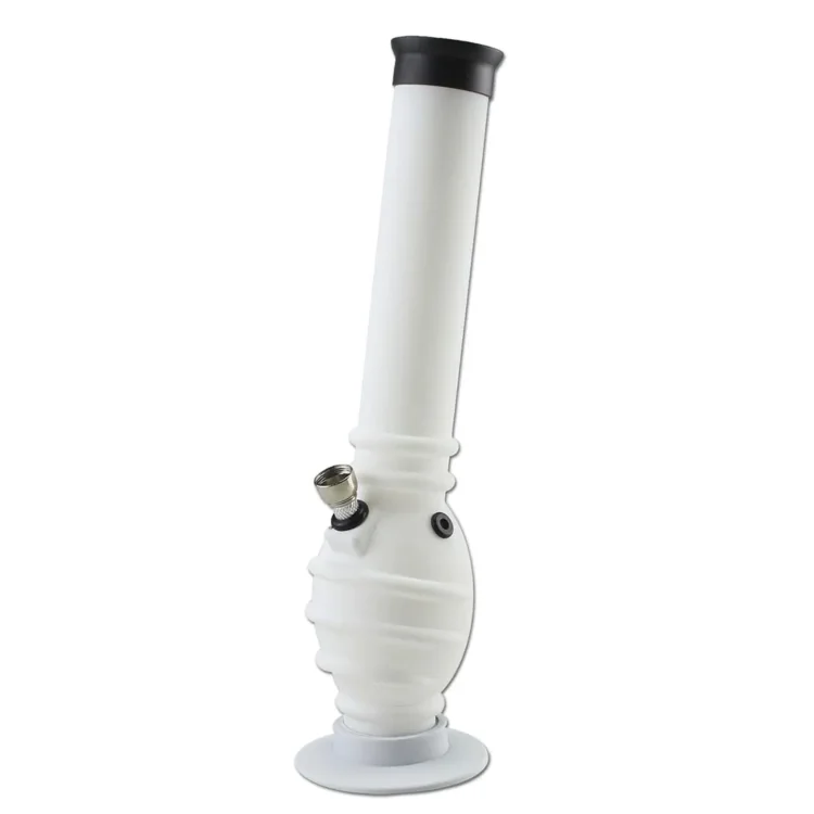 En hvid, mat akryl bong med en slank, cylindrisk form og en let buet hals. Den har en bred, stabil bund og en klar, afrundet skål, der er placeret på siden. Overfladen er glat og ensartet uden synlige mærker. Den samlede højde er 31 cm, og bongen har en minimalistisk æstetik med en enkel, moderne stil.