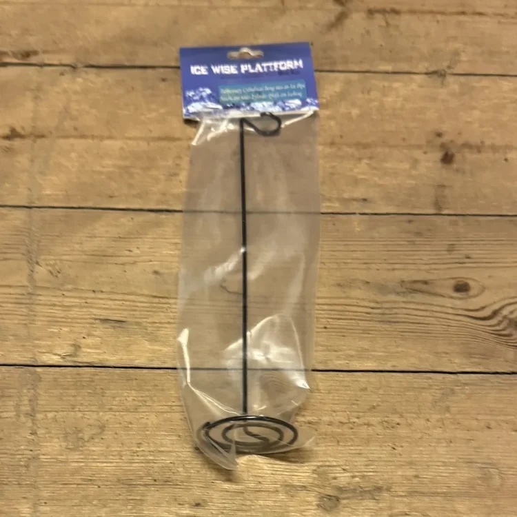 En klar, cylindrisk bong i transparent glas med en glat overflade og en let buet form. Den har en tykkere bund for stabilitet og en integreret isfanger, der skaber en sektion til isterninger. En rund åbning øverst og en mindre rørformet udgang til inhalering. Farverne varierer fra klart glas til subtile grønne nuancer.