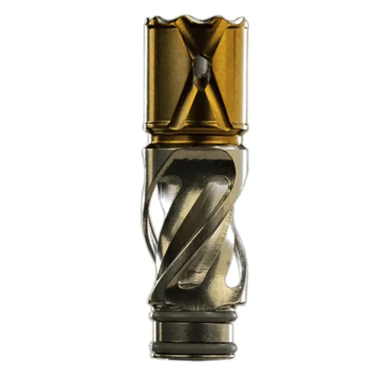 Titanium tip med en helixformet struktur præsenterer sig i et blankt, metalagtigt finish. Overfladen har en glat tekstur med fine detaljer, der fremhæver spiralmønsteret. Den cylindriske form afsluttes med en afrundet spids, som viser en præcis og veludført konstruktion. Farven er sølvgrå med subtile reflekser, der giver et elegant udtryk.