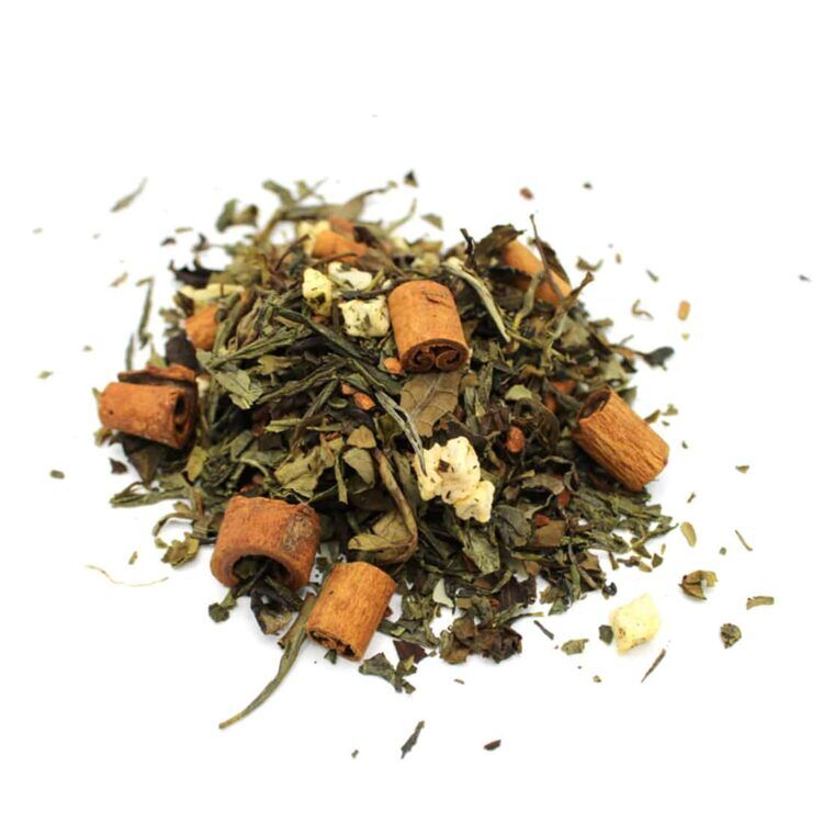 En stor, hvid pose med en grøn og guld etikette dominerer beskrivelsen. Etiketten indeholder detaljeret tekst i sort og guld, som angiver produktnavnet "Eternal Elixir". Posen har en glat, mat overflade og er forseglede med en zip-lukning. Nederst ses et guld-symbol, der tilføjer et elegant præg.