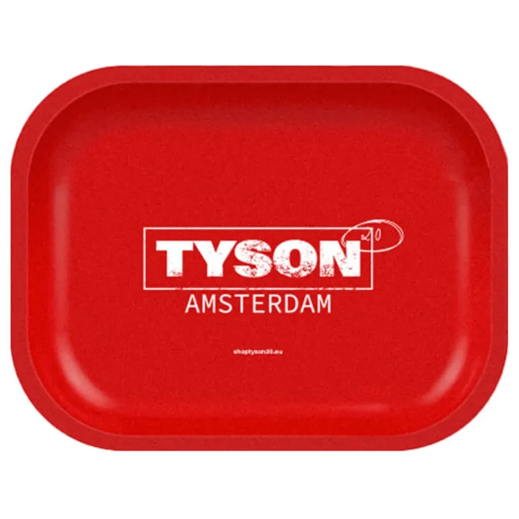 En firkantet, grå betonplade præsenterer sig med en ru overflade, som indeholder små, tilfældige lysere og mørkere nuancer. Pladen måler 180 x 140 mm og har afrundede kanter, hvilket giver et blødt udtryk. Overfladen er mat og ensartet, uden synlige mønstre eller teksturer, hvilket understreger det minimalistiske design.