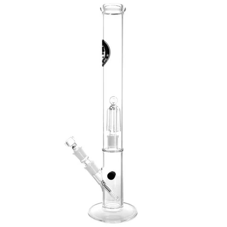 Reperkolatoren præsenterer en høj, slank form med en klar glasoverflade, der afslører en indvendig struktur med flere kamre. Den har en bred, stabil base og en smal hals, der ender i en dråbeformet spids. Det glatte glas reflekterer lys, mens de fine detaljer og samlinger viser håndværkets præcision. Den klare farve giver et moderne udtryk.