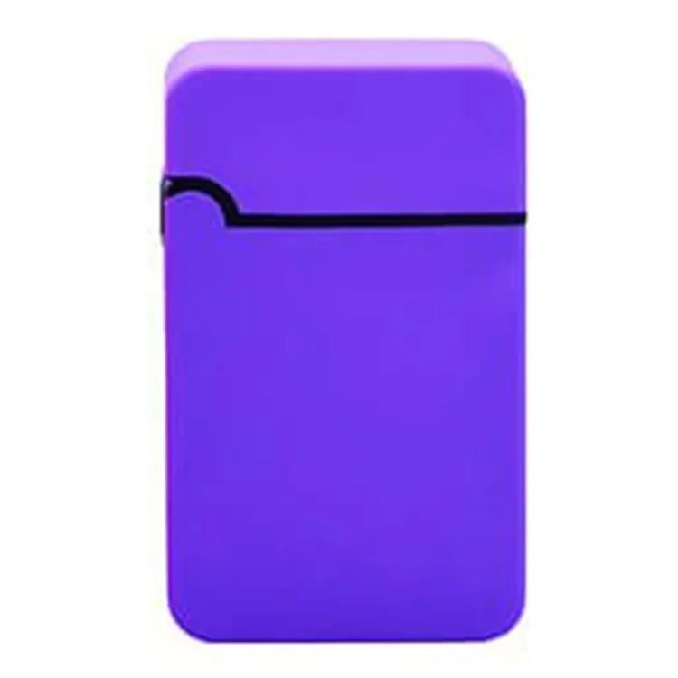 En gaslighter præsenterer sig i en kombination af lilla og blå nuancer med en glat og blank overflade. Den har en cylindrisk form med en buet top, hvor en flammejustering med en sort knap er placeret. Et lille vindue afslører gasniveauet, mens en sølvfarvet brænder er synlig foran, klar til brug.