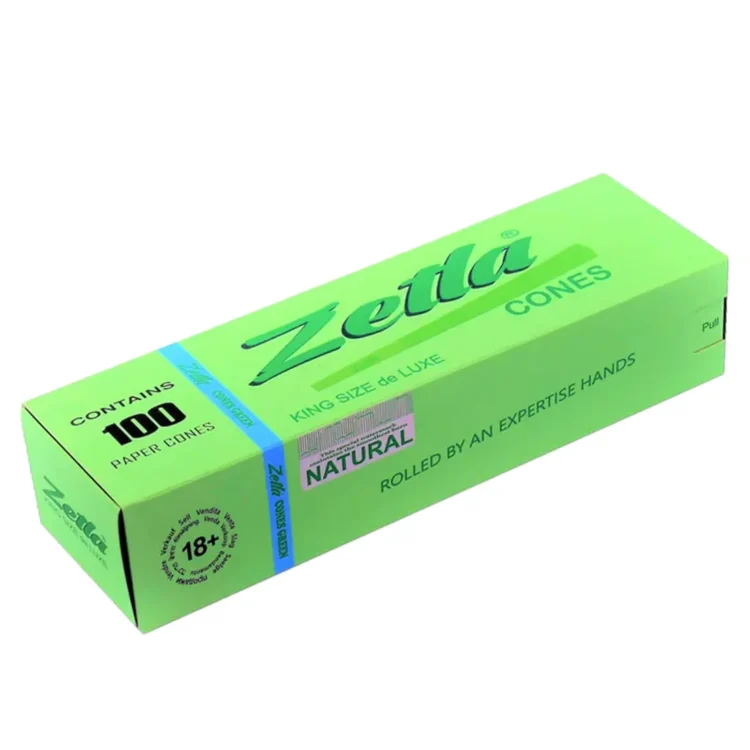 Zetla cones i king size deluxe format præsenterer sig i en dyb grøn farve. De er samlet i en pakke med 100 stykker, hvilket skaber et struktureret udseende. Hver cone har en glat overflade og en ensartet form, med en spids ende og en bredere bund. Emballagen er praktisk og funktionel, designet til at holde cones sikre og intakte.