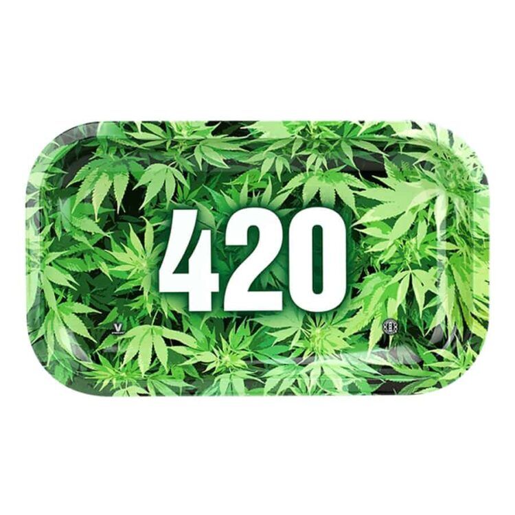 Metal mixerbakke i en dyb grøn farve med en blank overflade, der reflekterer lys. Bakken har en rektangulær form med afrundede hjørner og måler 420 mm i længden og 270 mm i bredden samt 160 mm i højden. Kanterne er let opadbuede, hvilket giver en praktisk form til opbevaring af materialer.