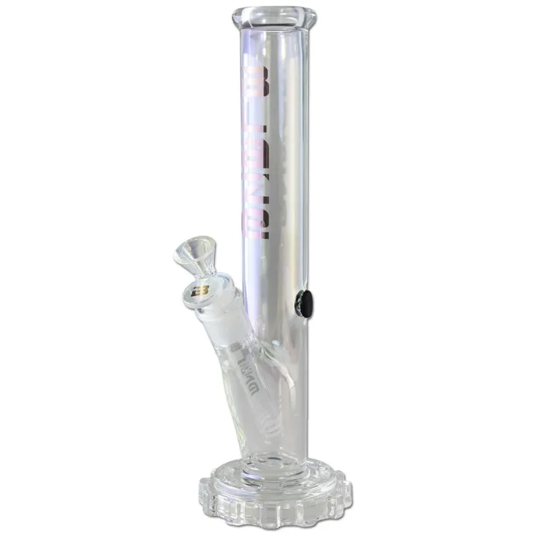 En gennemsigtig bong i klart glas med en højde på 30 cm. Den har en slank, cylindrisk form med en bredere bund, der giver stabilitet. En karakteristisk gearformet detalje pryder den midterste del, hvilket tilføjer et unikt design. Den har en stor åbning øverst og en mindre indgang til røret, hvilket skaber en kontrast mellem de forskellige diametre.