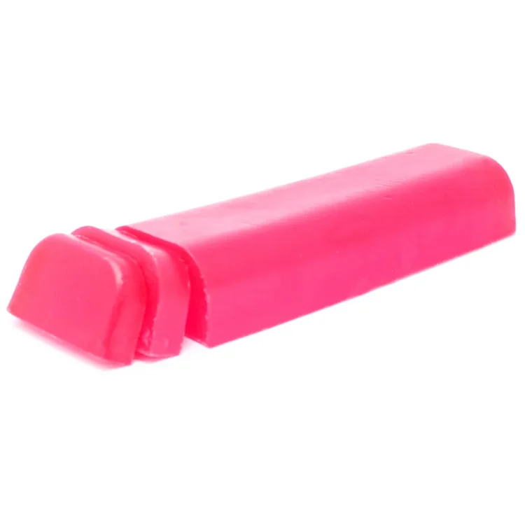 En stor, gennemsigtig beholder indeholder 1,5 kg jasminshampoo. Beholderen har en glat overflade og en praktisk, skrue-låg med en holdbar, hvid plaststruktur. Etiket med farver i nuancer af grøn og hvid pryder fronten, med tekst i en elegant skrifttype, der angiver produktets navn og indhold. Et simpelt, men stilfuldt design præsenterer sig i en funktionel form.