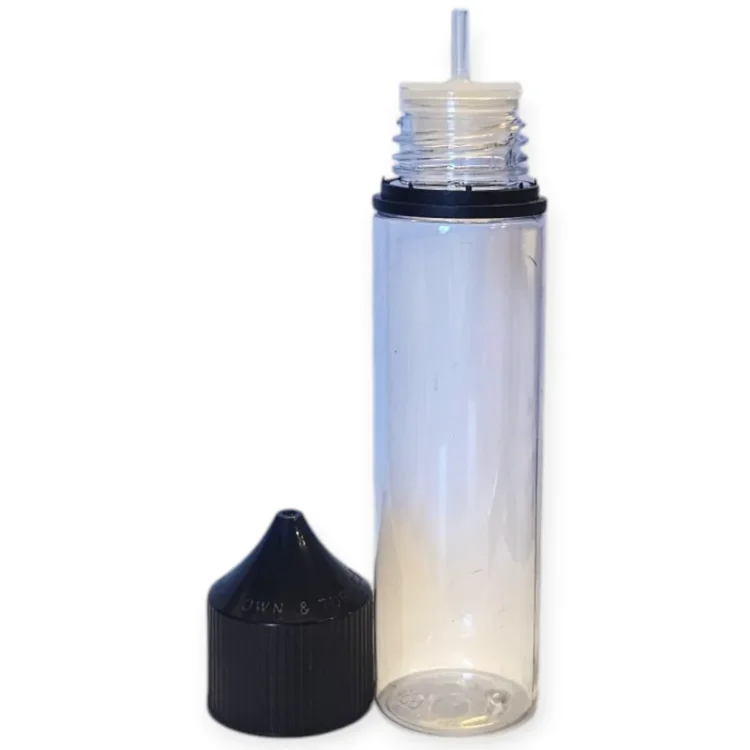 En klar flaske med en slank, cylindrisk form rummer en gylden væske. Flaskens låg er sort og har en praktisk pipette, der strækker sig ned i væsken. Etiket på flasken præsenterer farverne hvid og grøn, med tekst i sort. Flaskens overflade er glat og gennemsigtig, hvilket giver mulighed for at se indholdet.