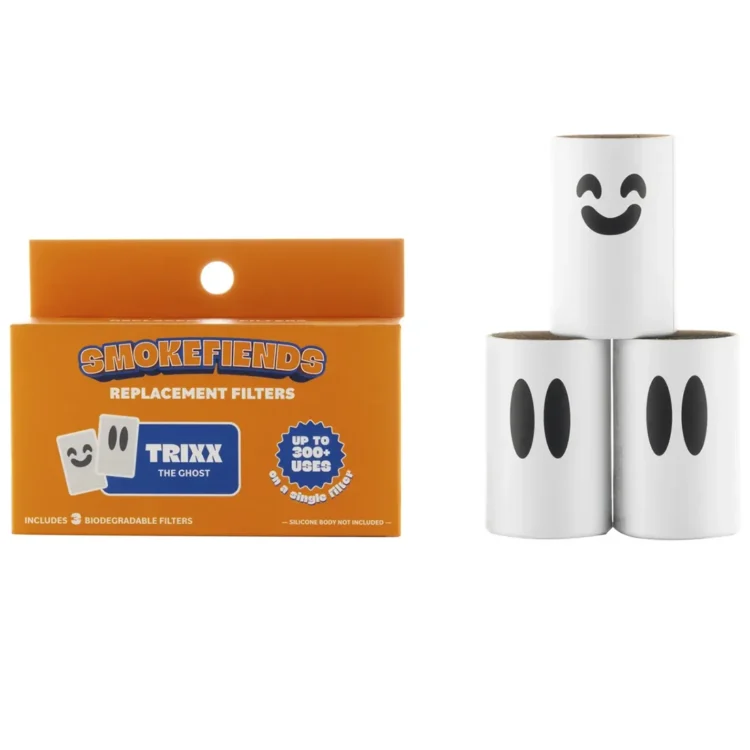 Tre cylindrisk formede filtre, der er delvist gennemsigtige med en let grålig nuance. Hvert filter har en fin, porøs tekstur, der tydeligt kan ses. De er placeret tæt sammen og har en ensartet diameter. Øverste kant er glat, mens bunden har en let ru overflade, der indikerer, at de er designet til at passe ind i en specifik enhed.