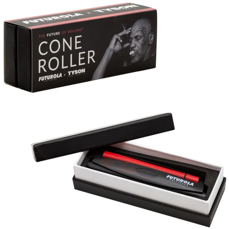 Futuristisk rullemaskine i en dyb rød, mat finish. Den har en strømlinet form med afrundede kanter og en flad base. På toppen findes en rullemekanisme, der er indrammet af en sort kant. Maskinen er udstyret med to greb til nem betjening. Mønsteret på overfladen er glat, hvilket giver et moderne udtryk.