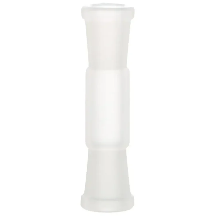 Heisenberg double female adapter præsenterer en cylindrisk form i metal med en glat, poleret overflade. Adapterens farve er sølvgrå, og den har to åbninger, hver med indvendige gevind, der er omkranset af små riller. Adapteren har en kort længde og er designet til at forbinde to slanger. Mønstret af rillerne giver et skridsikkert greb.