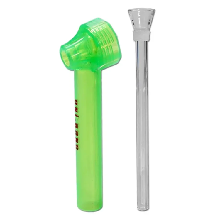 En grøn bongmaker i plast med en længde på 160 mm præsenterer sig med en slank, cylindrisk form. Overfladen har en glat tekstur, og der er markerede linjer, der indikerer måleskala. Toppen er let buet, mens bunden er flad for stabilitet. Der er ingen synlige knapper eller symboler, hvilket giver et enkelt design.